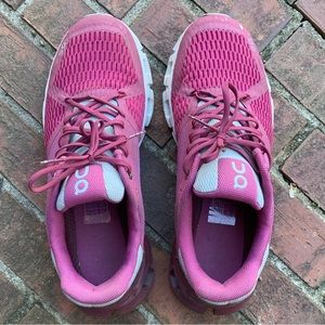 On Running Cloudflyer Cloud Shoes Womens 8.5 Magenta Mulberry